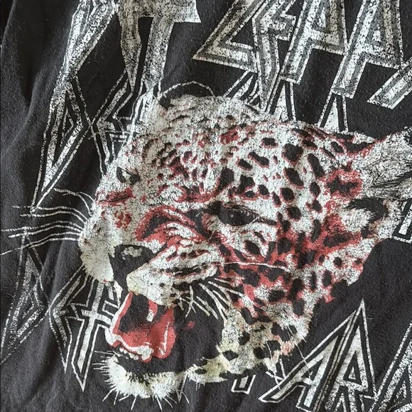 Black Crop Top with Bold Graphic Design - Picture 4 of 5